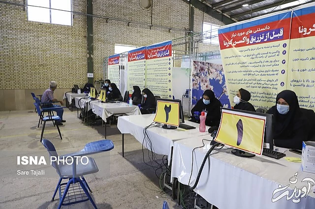 واکسیناسیون افراد ۶۰ سال به بالا و دانشجویان دانشگاه علوم پزشکی کرمان/ به روایت تصاویر